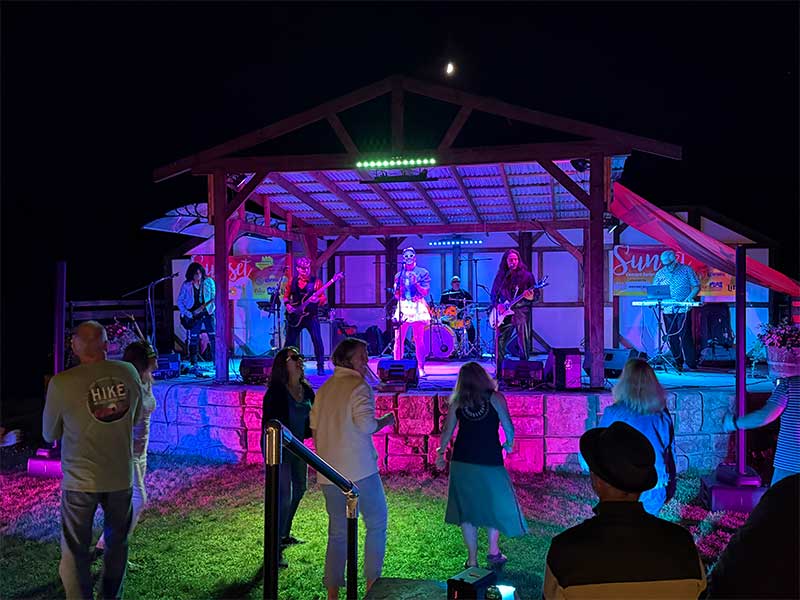 TheaterITW-nightimeMusic-800p live music north conway